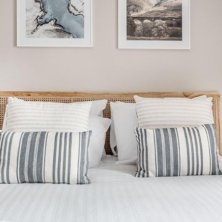 Charming 1 Bedroom Apt , Town Centre, Wifi, Free Parking By Tent Serviced Apartments Staines-upon-Thames Bagian luar foto