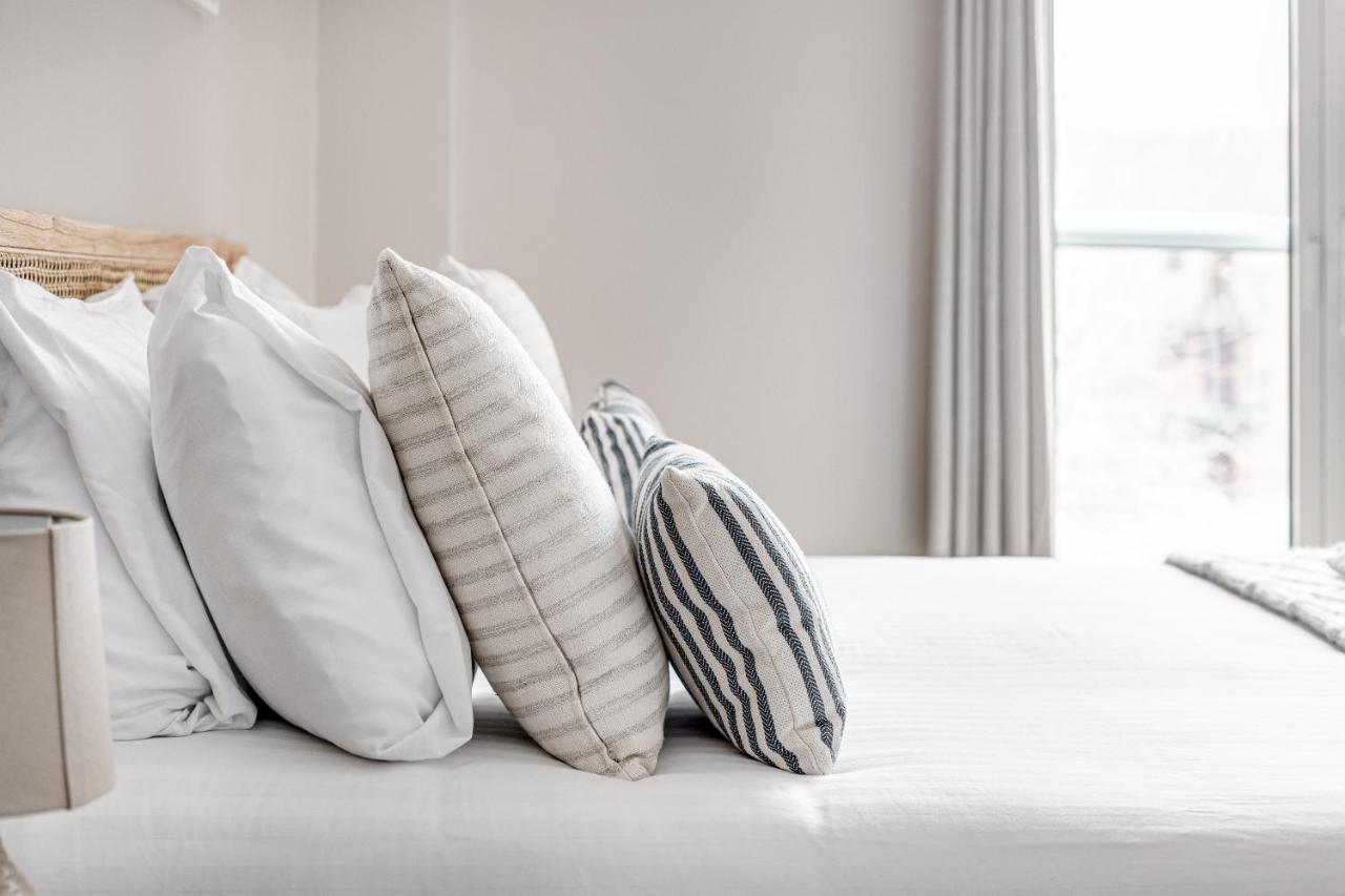 Charming 1 Bedroom Apt , Town Centre, Wifi, Free Parking By Tent Serviced Apartments Staines-upon-Thames Bagian luar foto